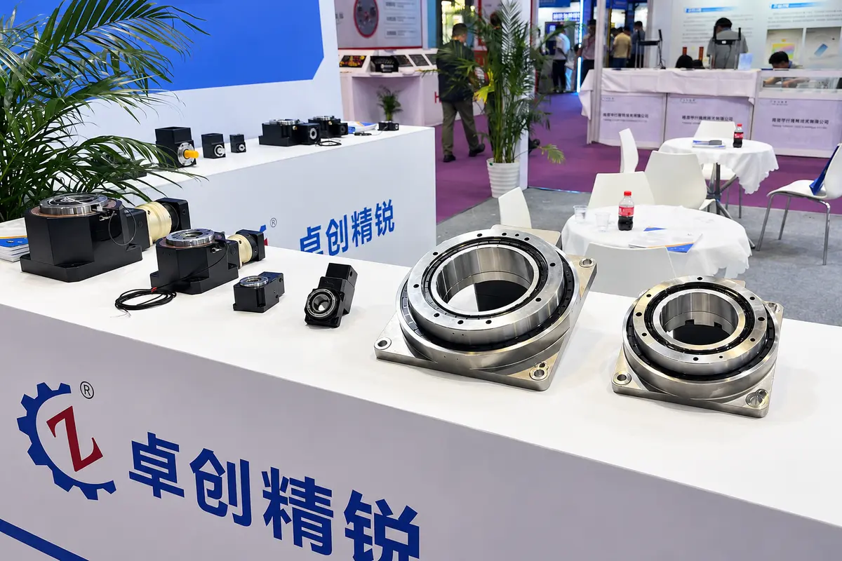 Hollow rotary tables displayed at the CIOE exhibition in Shenzhen